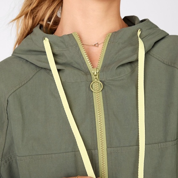 Fabletics Jordan Woven Jacket NWT M - Picture 3 of 4